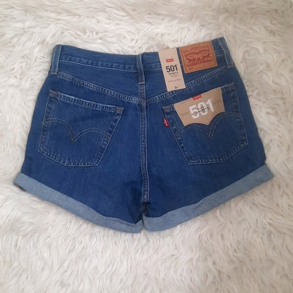 Levis Mid-rise - Picture 1 of 3